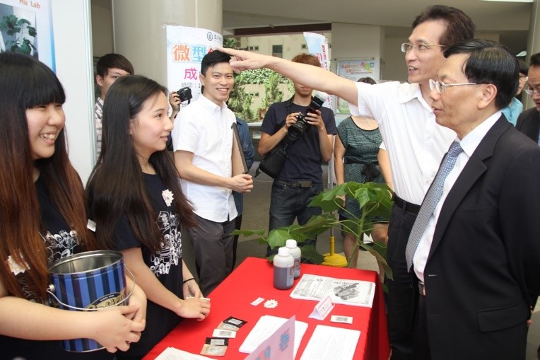 亞洲大學舉辦微型創業成果展！